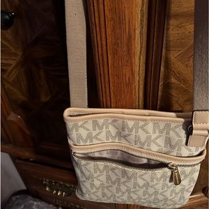 Michael Kors Crossbody Bag